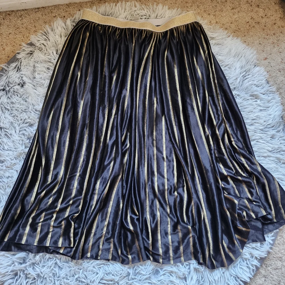 ♠️10/$10♠️ Black and Gold Skirt